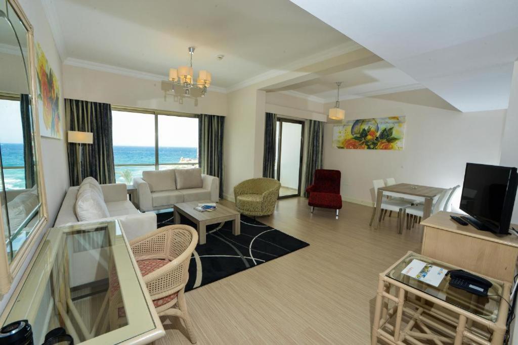Jasmine Court Hotel Kyrenia  Bagian luar foto